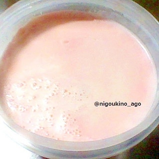 かき氷シロップと生クリームで作るいちごミルクプリン